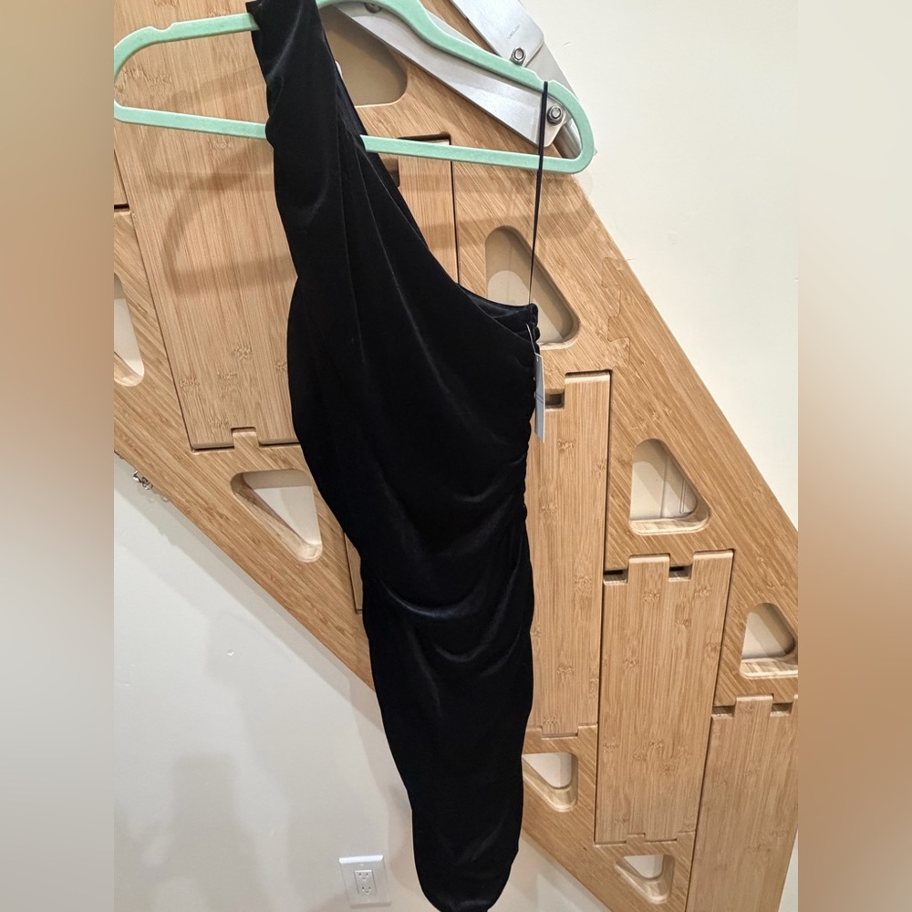 Elegant Black One-Shoulder Dress